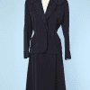 Tailleur 1940 en lainage marine col et poches perlés