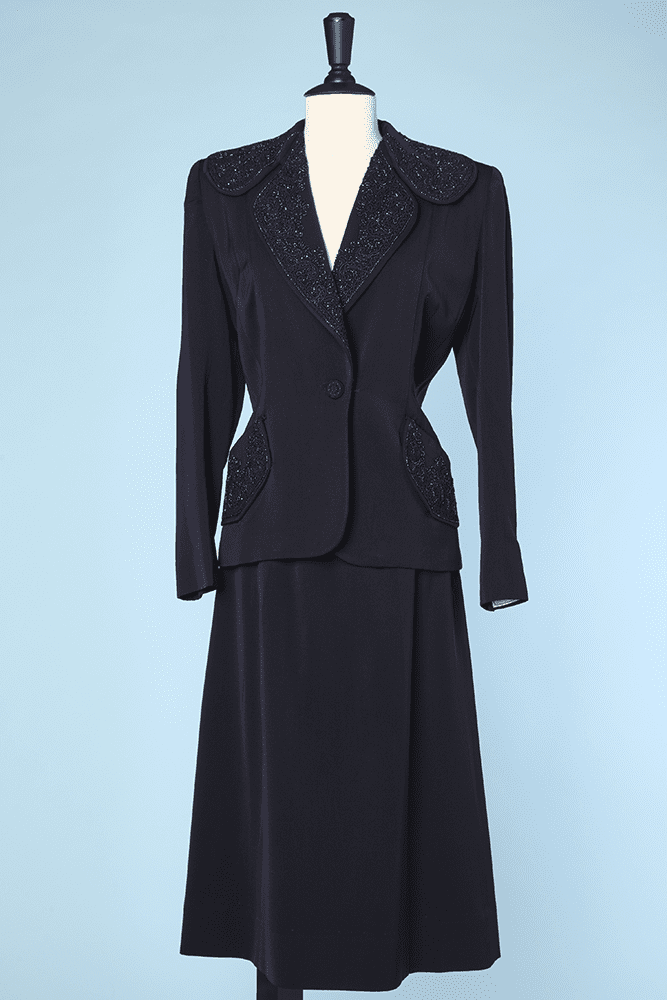 Tailleur 1940 en lainage marine col et poches perlés