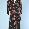 Robe 1940 en crêpe marine imprimé de fleurs roses
