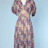 Robe 1930 en mousseline imprimée de fleurs roses mauves et violettes