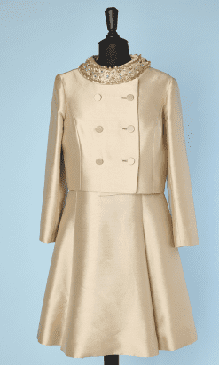 Tailleur robe et veste 1960 en soie champagne et col perlé