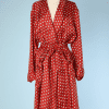 Peignoir d'homme 1950 en soie rouge et pois écrus