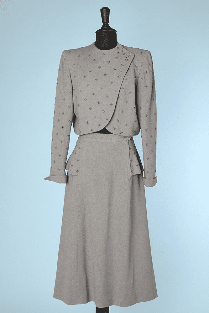 Tailleur 1940 en lainage gris clouté vieil or et argent