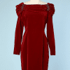 Robe 1950-60 en velours rouge perlée sur l'encolure