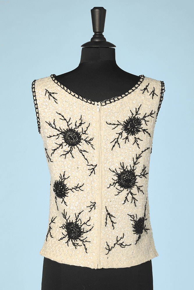 Pull 1960 écrue brodé de paillettes et motifs en perles noires – Image 5