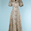nA3998-Manteau-du-soir-1940-en-satin-gris-jacquard-chinoisant-rose-rouge-or-t38-001.png