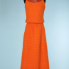 nA4077-Tailleur-1970-jupe-longue-haut-sans-manches-orange-tissé-et-broderie-perlée-t38-001.png
