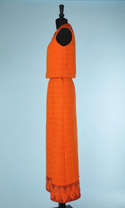 nA4077-Tailleur-1970-jupe-longue-haut-sans-manches-orange-tissé-et-broderie-perlée-t38-001.png