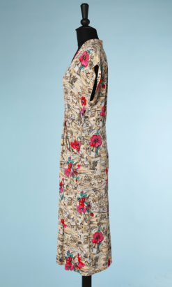nA4109-robe-1940-en-crêpe-écru-et-beige-maisons-et-anémones-t42-001.png
