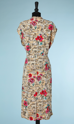 nA4109-robe-1940-en-crêpe-écru-et-beige-maisons-et-anémones-t42-001.png