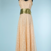 nA4147-robe-longue-soir-1940-en-tulle-ivoire-brodé-ruban-satin-vert-t38-001.png
