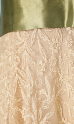 nA4147-robe-longue-soir-1940-en-tulle-ivoire-brodé-ruban-satin-vert-t38-001.png