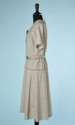 nA4189-Robe-1920-en-coton-vert-petits-motifs-rouge-rose-jaune-liseré-noir-t48-001.png