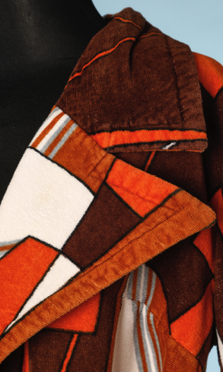nA4249-Peignoir-1970-en-éponge-imprimé-marron-orange-et-gris-001.png