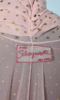 na2829_ensemble_nylon_rose_pois_or_chemise_nuit_deshabille_schiaparelli_t34_001.png