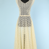 Robe longue 1940 en dentelle de coton jaune pâle