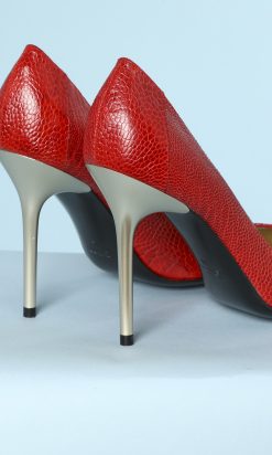 na3868_250e_paire_escarpins_croco_rouge_38_002-scaled.jpg