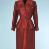 na4484-Tailleur-1940-en-laine-et-soie-rouge-à-rayures-écrues-Lilli-ann-t34-01.png