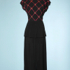nA4297-Robe-longue-1940-en-crêpe-noir-haut-brodé-de-pailles-roses-en-croisillons-t36-001.png