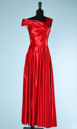 na4540-Robe-du-soir-1950-en-satin-de-soie-rouge-encolure-asymétrique-t34-36-01.png