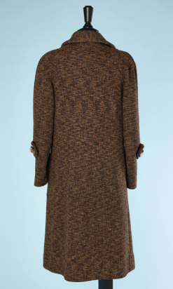 na4605-Manteau-1930-en-lainage-chiné-marron-et-jaune-boutons-cubes-t40-01.png
