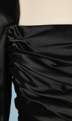 nA4664-robe-vintage-en-satin-de-soie-noir-et-rose-Dior-t36-01