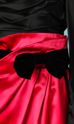 nA4664-robe-vintage-en-satin-de-soie-noir-et-rose-Dior-t36-01