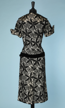 nA4679-robe-1940-crême-recouverte-de-dentelle-noire-ceinture-velours-Lilli-Ann-t36-01
