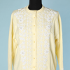 nA4691-Gilet-1950-en-tricot-jaune-brodé-de-fleurs-en-perles-blanches-t40-01