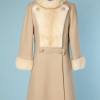 nA4709-Manteau-1960-en-lainage-ivoire-garni-de-vison-écru-t40-42-01