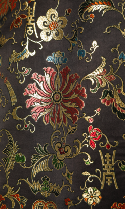 nA4732-Robe-longue-du-soir-1950-chinoise-en-satin-noir-et-or-jacquard-multicolore-t36-01