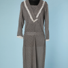 nA4745-Robe-de-jour-1920-en-coton-imprimé-de-dés-noirs-et-gris-t50