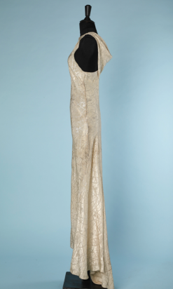 nA4756-Robe-longue-du-soir-1930-lamé-argent-sans-manches-triangle-dos-traîne-t34-36-01