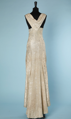 nA4756-Robe-longue-du-soir-1930-lamé-argent-sans-manches-triangle-dos-traîne-t34-36-01