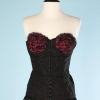nA4803-Guêpière-1950-noire-en-coton-damassé-dentelle-noire-doublée-rose-t36-01