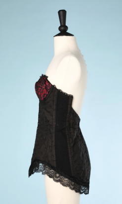 nA4803-Guêpière-1950-noire-en-coton-damassé-dentelle-noire-doublée-rose-t36-01