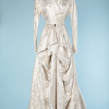 nA4813-Robe-de-mariée-1940-en-satin-blanc-broché-de-volutes-argentées-t32-34-01