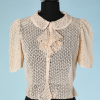 nA4874-Gilet-1940-en-coton-crocheté-beige-col-et-jabot-t36-01