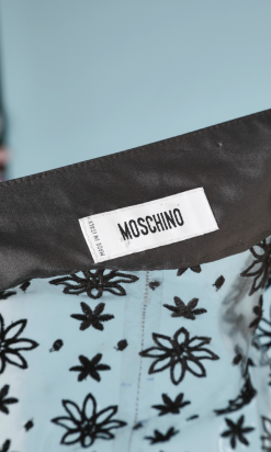 nA5146-Veste-en-plastique-transparent-brodé-gris-Moschino-t38-01