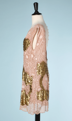 nA5269-800E-Robe-vintage-en-mousseline-rose-poudré-avec-cercles-et-broderies-de-paillettes-en-métal-doré-t40-42-02