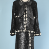 n9674_Tailleur_1960_1970_paillettes_noires_rubans_ecrus_t42_001