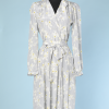 n9710_Robe_1980_soie_grise_rayures_fleurs_blanches_jaunes_ted_lapidus_t_38_001