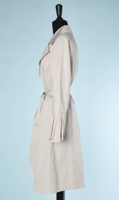 nA5754-Imperméable-vintage-en-coton-gris-claire-col-et-bas-de-manches-plissés-t40