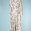 nA5125-Tailleur-pantalon-du-soir-1970-en-satin-blanc-jacquard-or-et-argent-t36-01