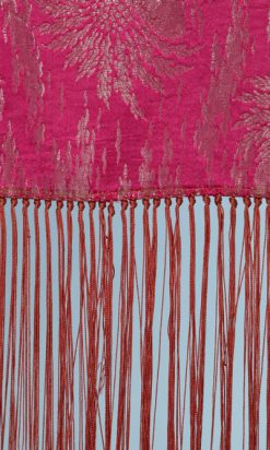 na6092-Châle-lyonais-1930-en-satin-de-soie-rose-et-lamé-argent-franges-roses-01