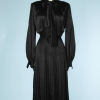 nA5307-Robe-en-satin-noir-plissé-col-cravate-Jean-Louis-Scherrer-t38-01.