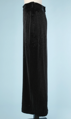 nA5318-Jupe-longue-en-satin-noir-entièrement-cousue-de-perles-tubulaires-noires-Gianni-Versace-t36-01