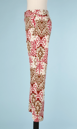 nA5347-Pantalon-1970-en-coton-blanc-imprimé-marron-et-bordeaux-t40-01