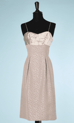 na6444-Tailleur-Robe-et-Veste-1950-60-rose-et-taupe-broché-de-plumes-t36-01