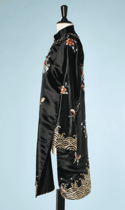 na6592-Kimono-en-satin-noir-brodé-or-et-couleurs-t38-40-01